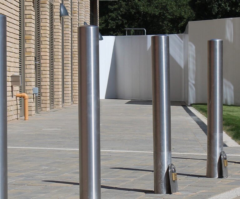 removable-stainless-steel-bollard-centre-image-new